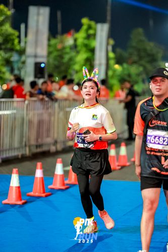 Race photo from PIK NITE RUN 2025