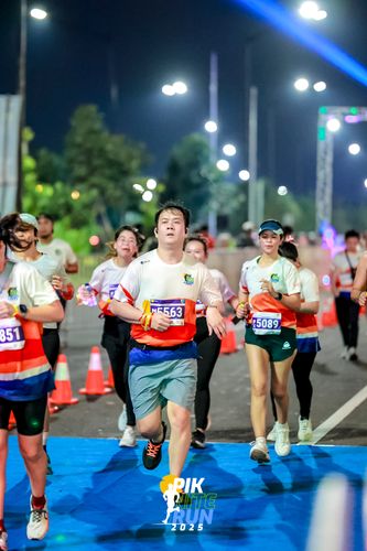 Race photo from PIK NITE RUN 2025