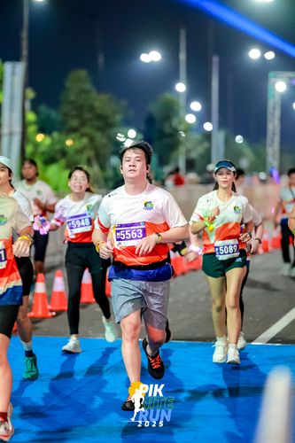 Race photo from PIK NITE RUN 2025