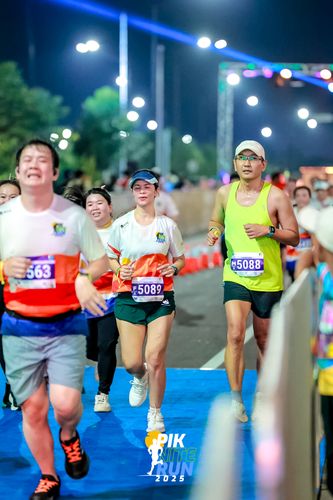 Race photo from PIK NITE RUN 2025