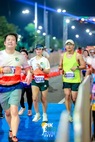 Race photo from PIK NITE RUN 2025