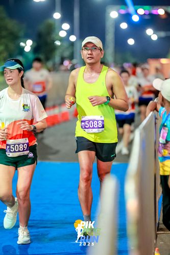 Race photo from PIK NITE RUN 2025
