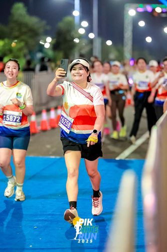 Race photo from PIK NITE RUN 2025