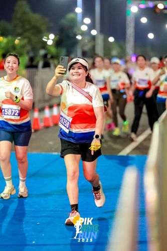 Race photo from PIK NITE RUN 2025