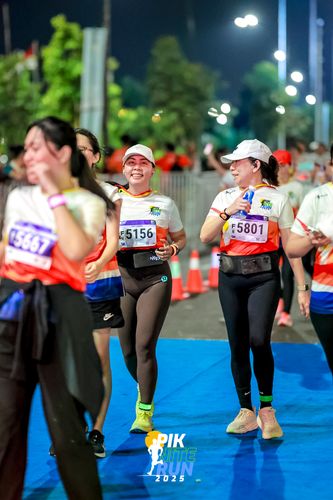 Race photo from PIK NITE RUN 2025