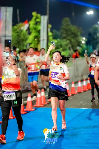 Race photo from PIK NITE RUN 2025