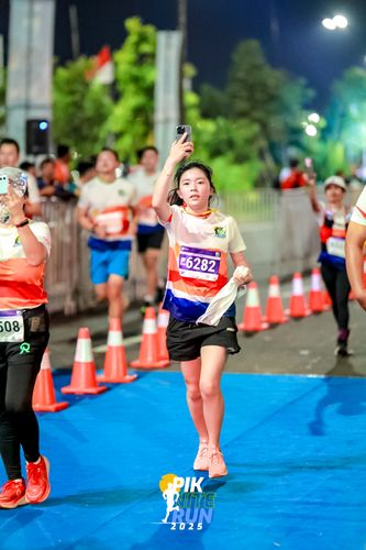 Race photo from PIK NITE RUN 2025