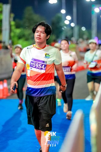 Race photo from PIK NITE RUN 2025