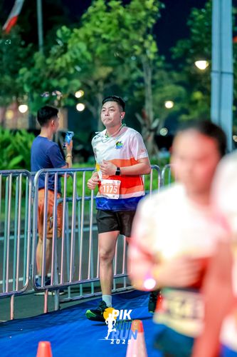 Race photo from PIK NITE RUN 2025