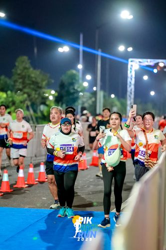 Race photo from PIK NITE RUN 2025
