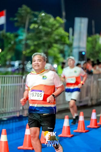 Race photo from PIK NITE RUN 2025