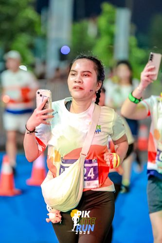 Race photo from PIK NITE RUN 2025
