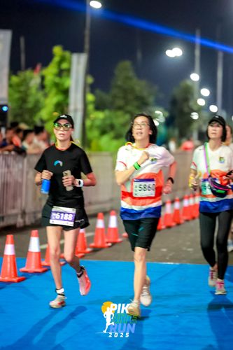 Race photo from PIK NITE RUN 2025