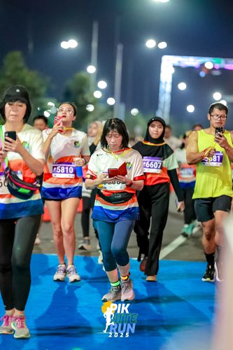 Race photo from PIK NITE RUN 2025
