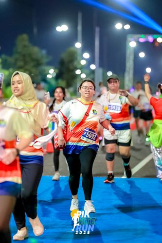 Race photo from PIK NITE RUN 2025