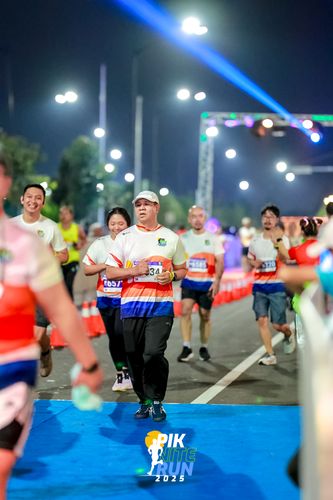 Race photo from PIK NITE RUN 2025