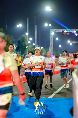 Race photo from PIK NITE RUN 2025