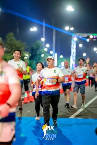 Race photo from PIK NITE RUN 2025