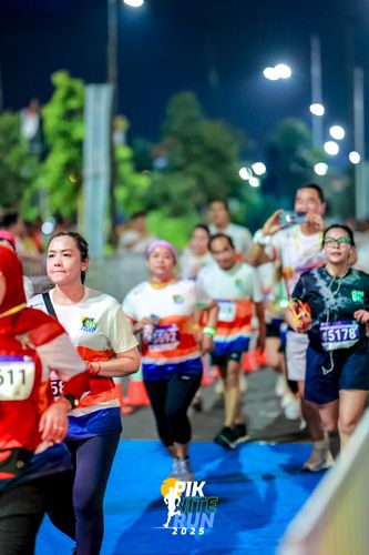 Race photo from PIK NITE RUN 2025