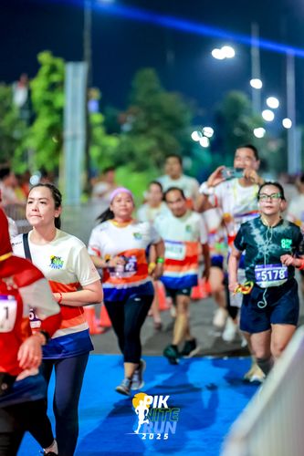 Race photo from PIK NITE RUN 2025