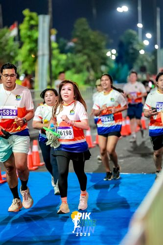 Race photo from PIK NITE RUN 2025