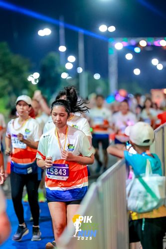 Race photo from PIK NITE RUN 2025