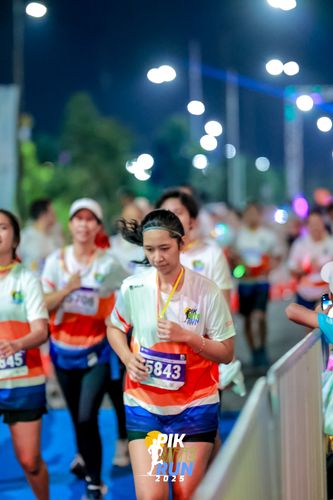 Race photo from PIK NITE RUN 2025