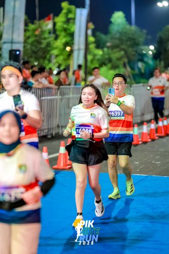 Race photo from PIK NITE RUN 2025