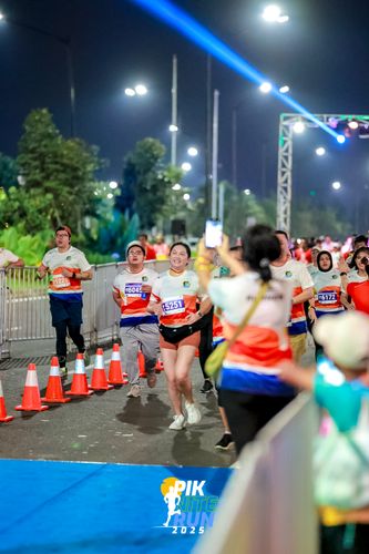 Race photo from PIK NITE RUN 2025