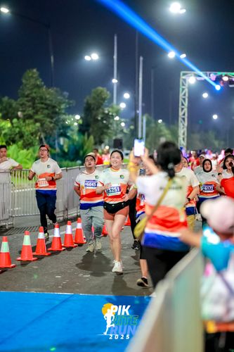 Race photo from PIK NITE RUN 2025