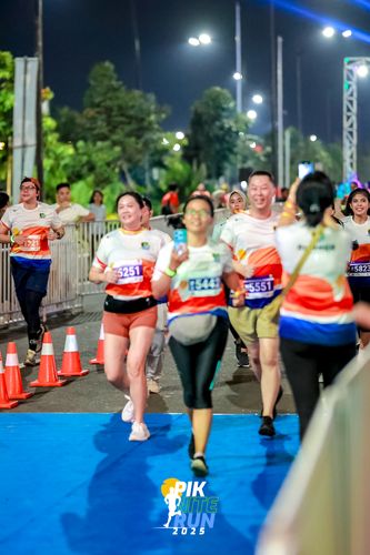 Race photo from PIK NITE RUN 2025