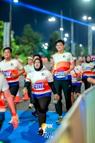 Race photo from PIK NITE RUN 2025