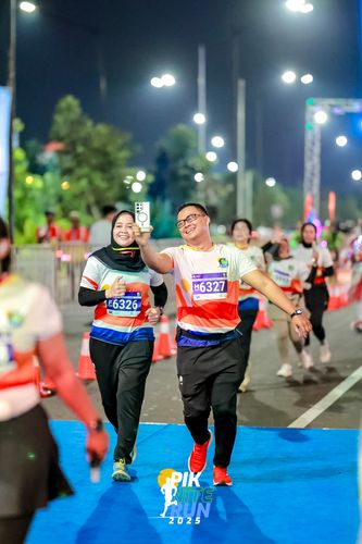 Race photo from PIK NITE RUN 2025