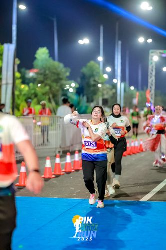 Race photo from PIK NITE RUN 2025