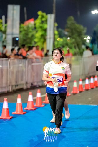 Race photo from PIK NITE RUN 2025