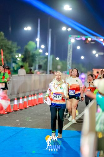 Race photo from PIK NITE RUN 2025