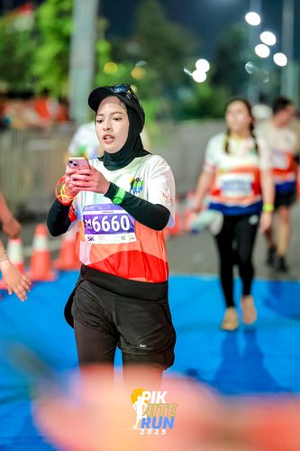 Race photo from PIK NITE RUN 2025