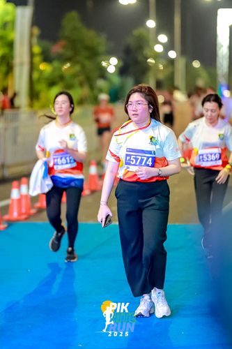 Race photo from PIK NITE RUN 2025