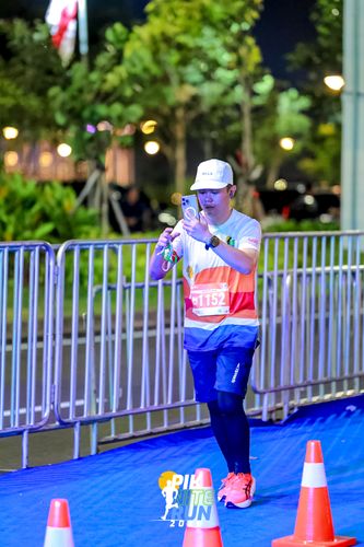 Race photo from PIK NITE RUN 2025