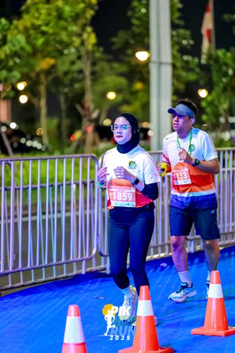 Race photo from PIK NITE RUN 2025