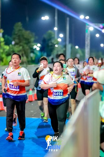 Race photo from PIK NITE RUN 2025