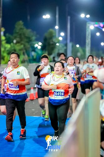 Race photo from PIK NITE RUN 2025