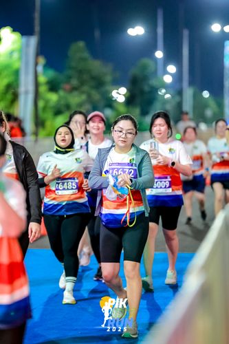 Race photo from PIK NITE RUN 2025