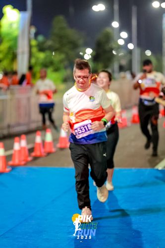 Race photo from PIK NITE RUN 2025