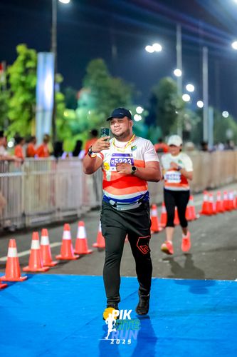 Race photo from PIK NITE RUN 2025