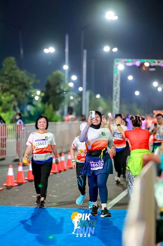 Race photo from PIK NITE RUN 2025