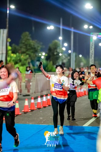 Race photo from PIK NITE RUN 2025