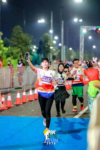 Race photo from PIK NITE RUN 2025