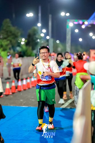 Race photo from PIK NITE RUN 2025