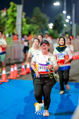 Race photo from PIK NITE RUN 2025